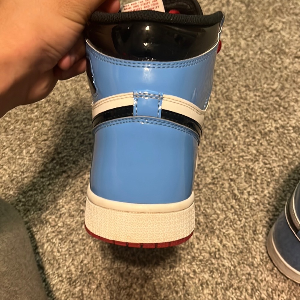 Jordan 1 unc/ Chicago patent leather,like new condition.Real jordan shoes. - Picture 4 of 7